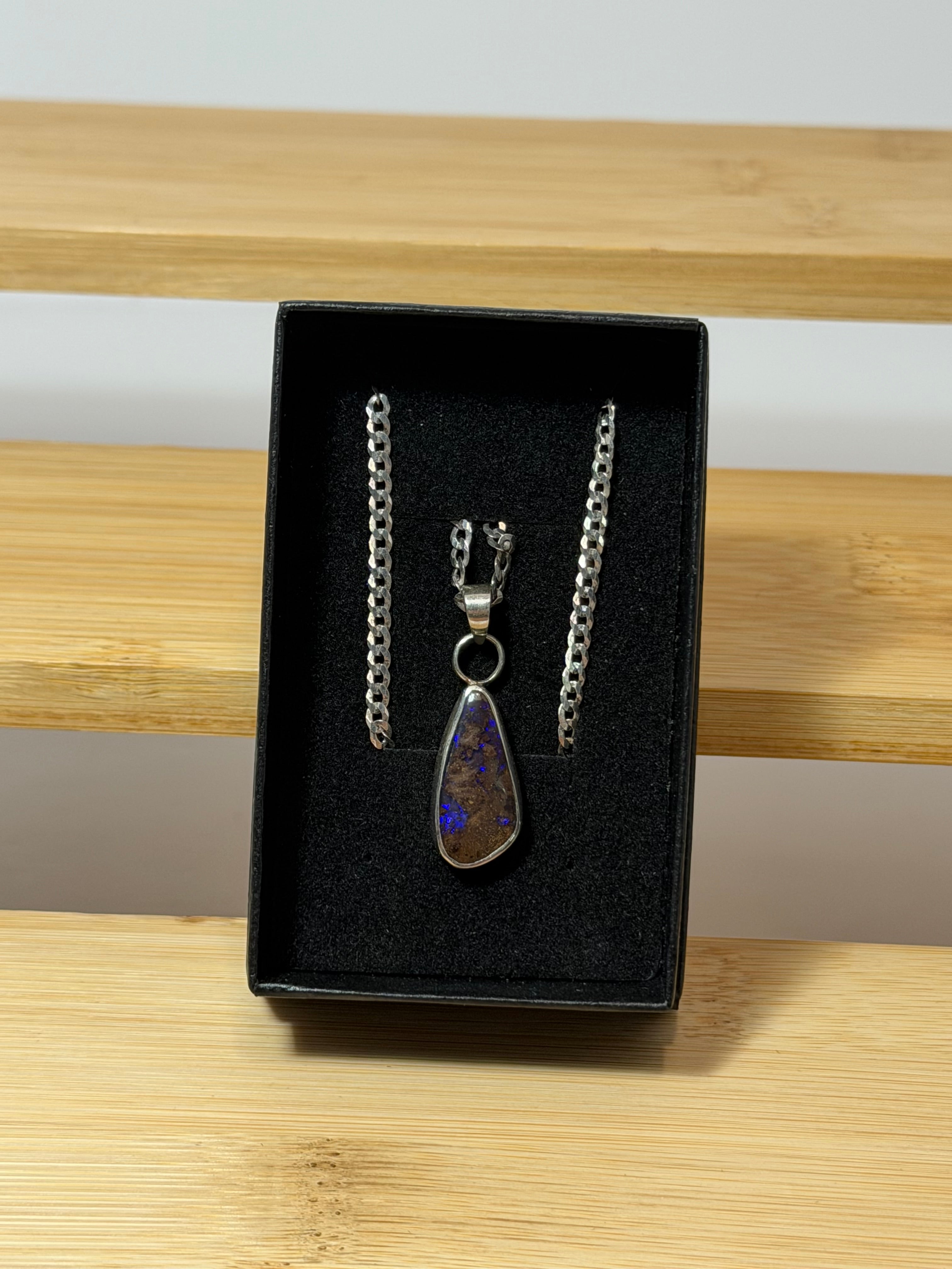 Colgante de ópalo Boulder en plata 925 hecho artesanalmente
