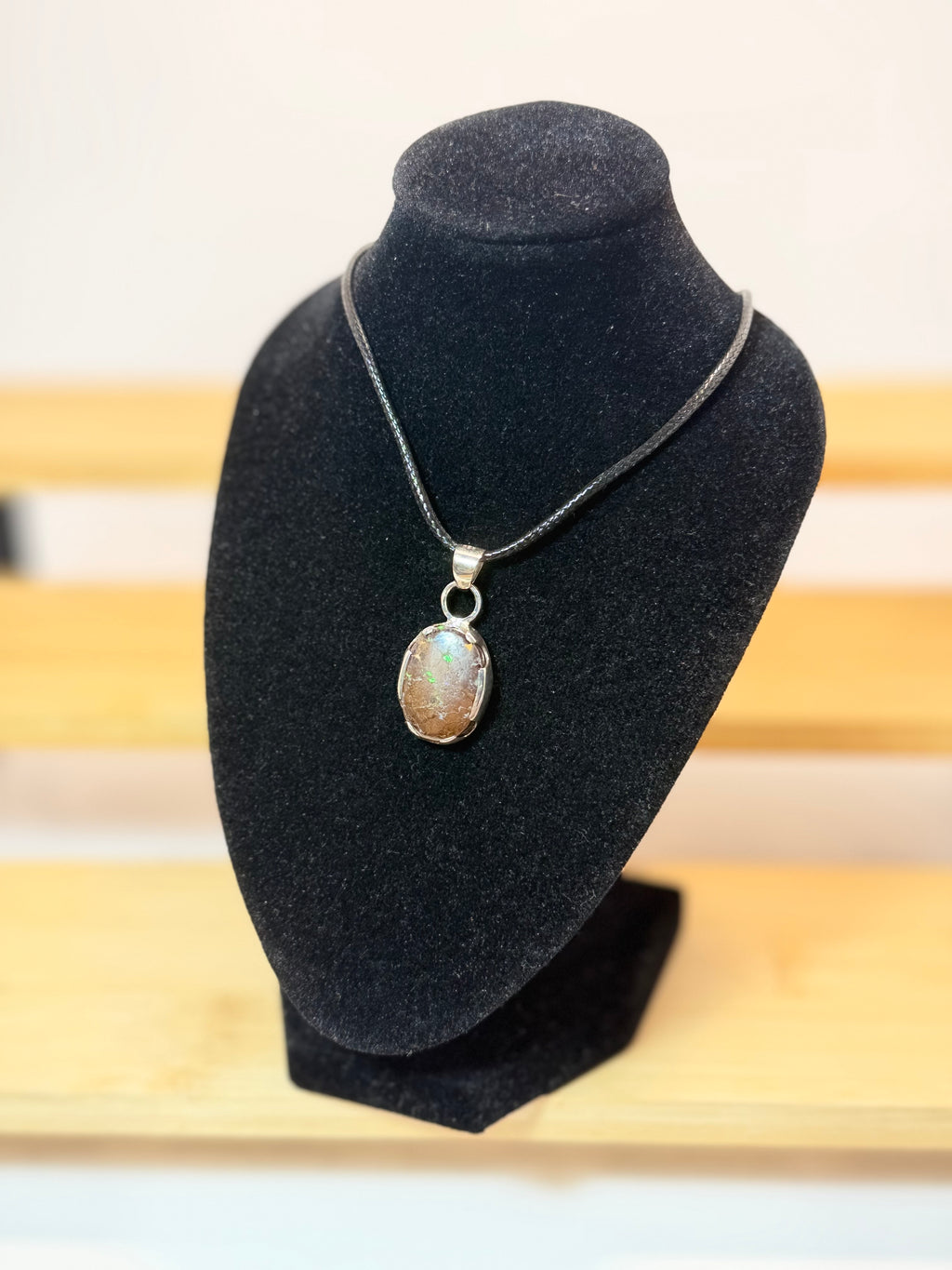 Colgante de ópalo Boulder en plata de ley 925 hecho artesanalmente
