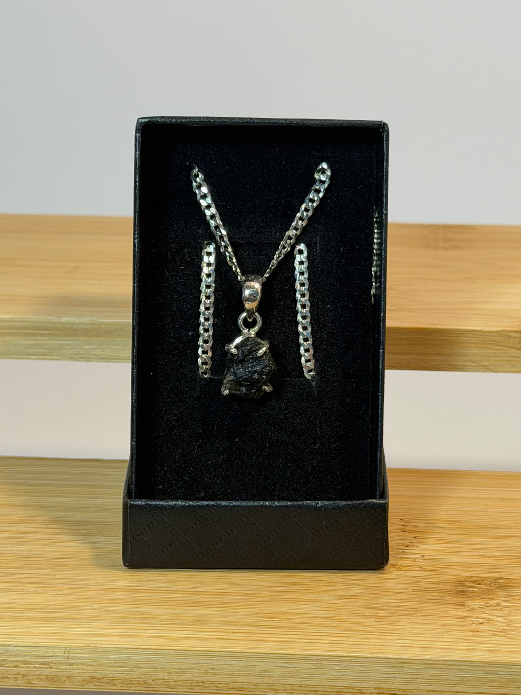 Colgante de moldavita natural en plata de ley 925