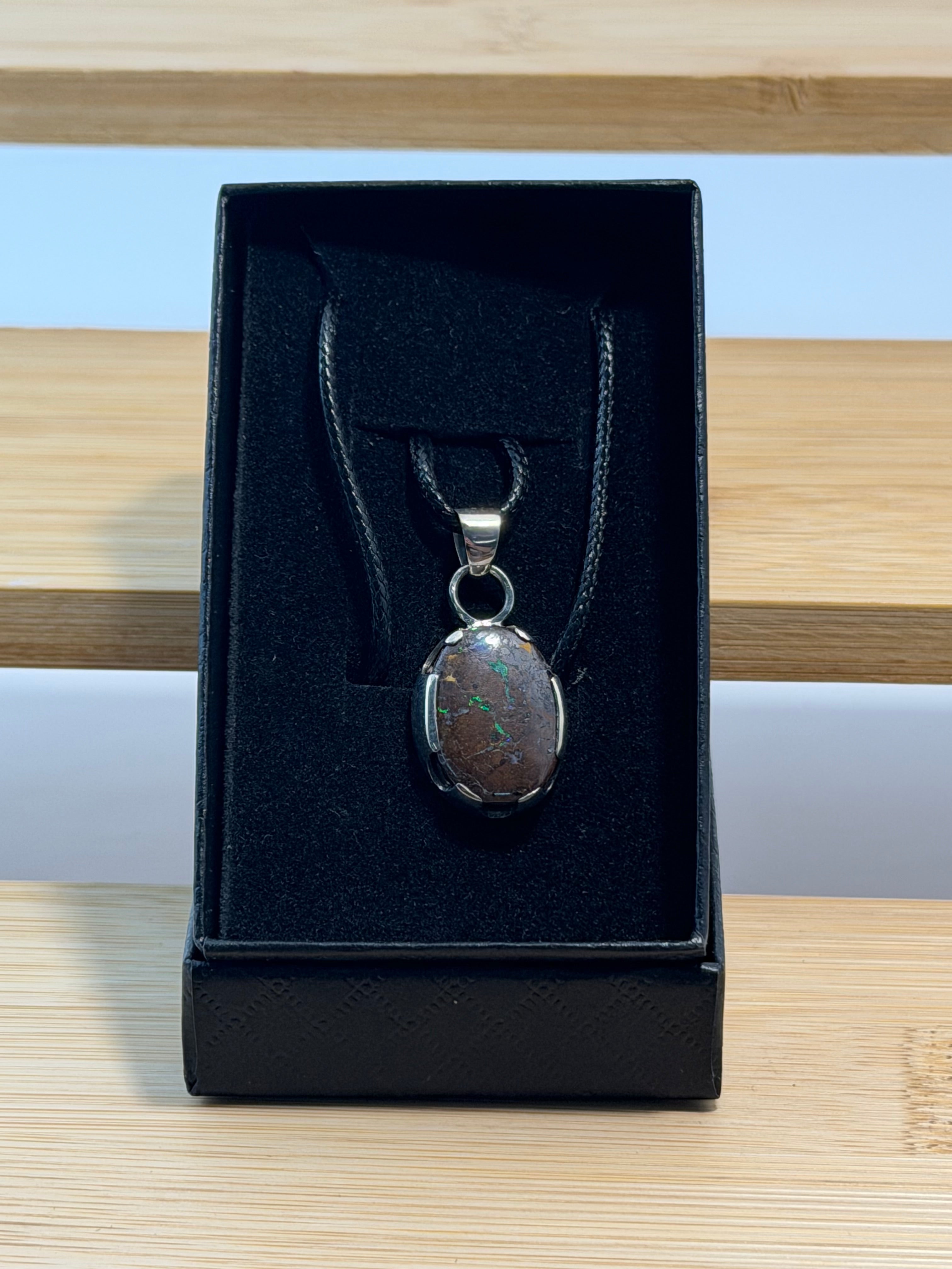 Colgante de ópalo Boulder en plata de ley 925 hecho artesanalmente