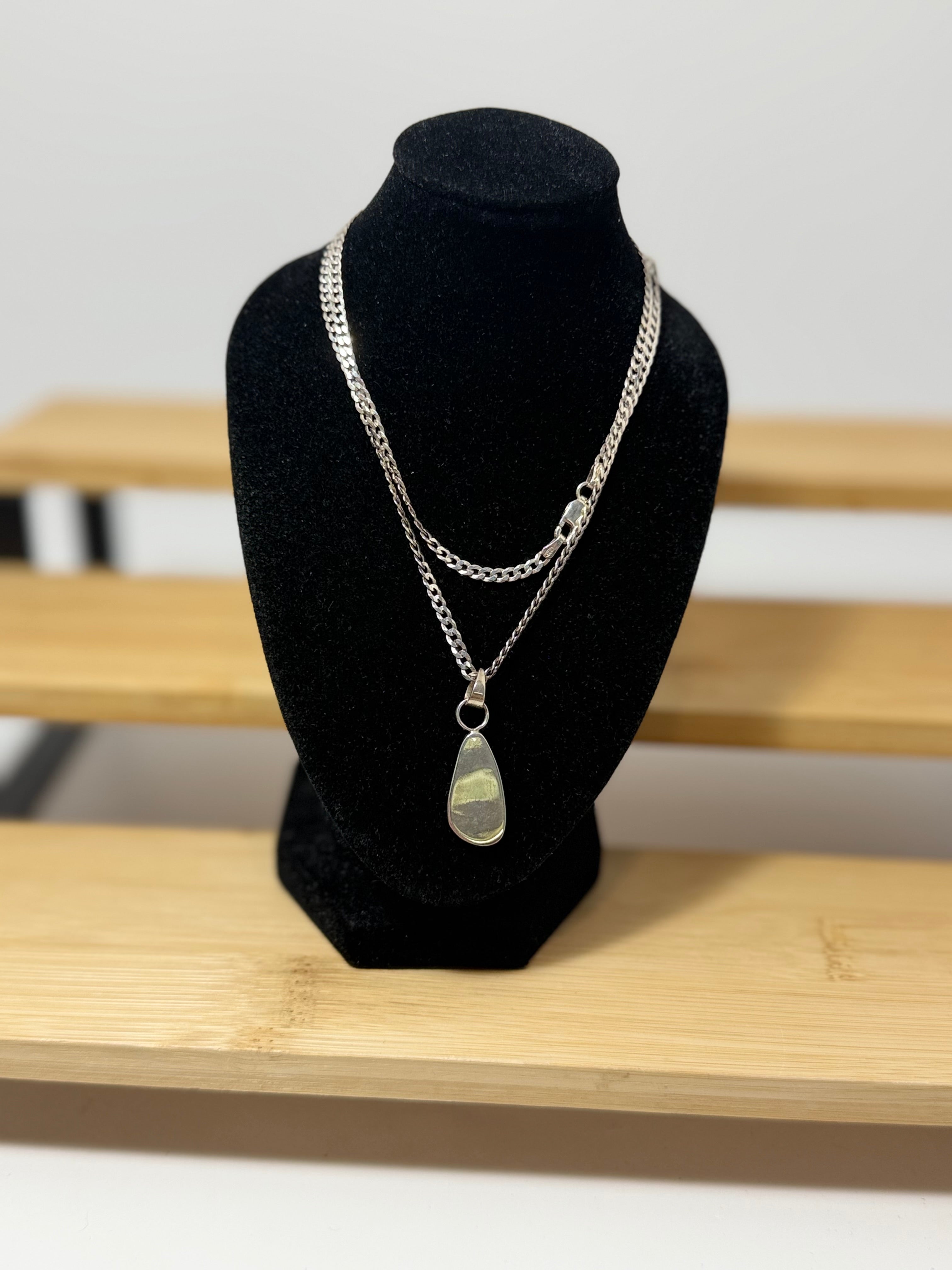 Colgante de ópalo Boulder en plata 925 hecho artesanalmente