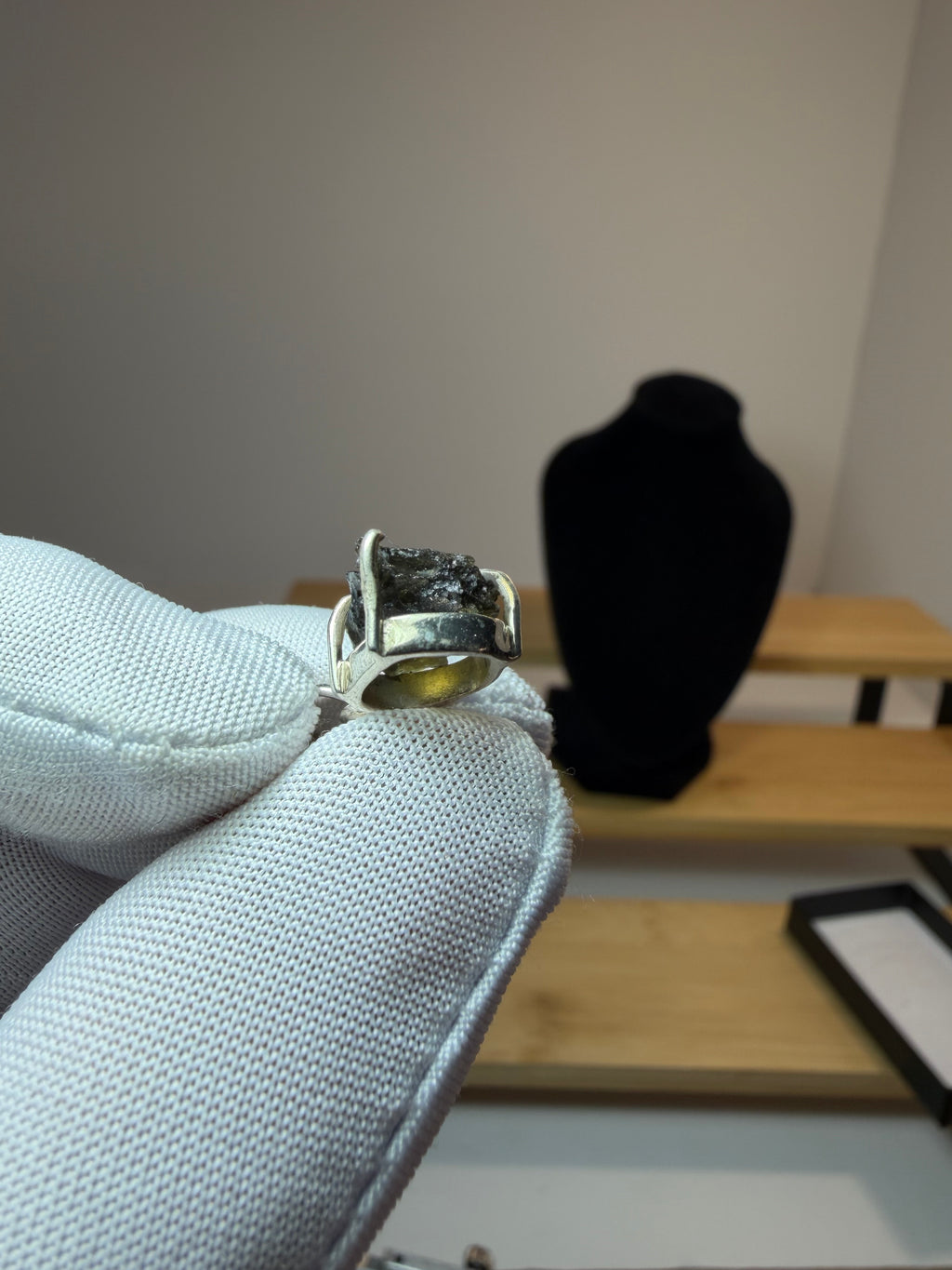 Colgante de moldavita natural en plata de ley 925