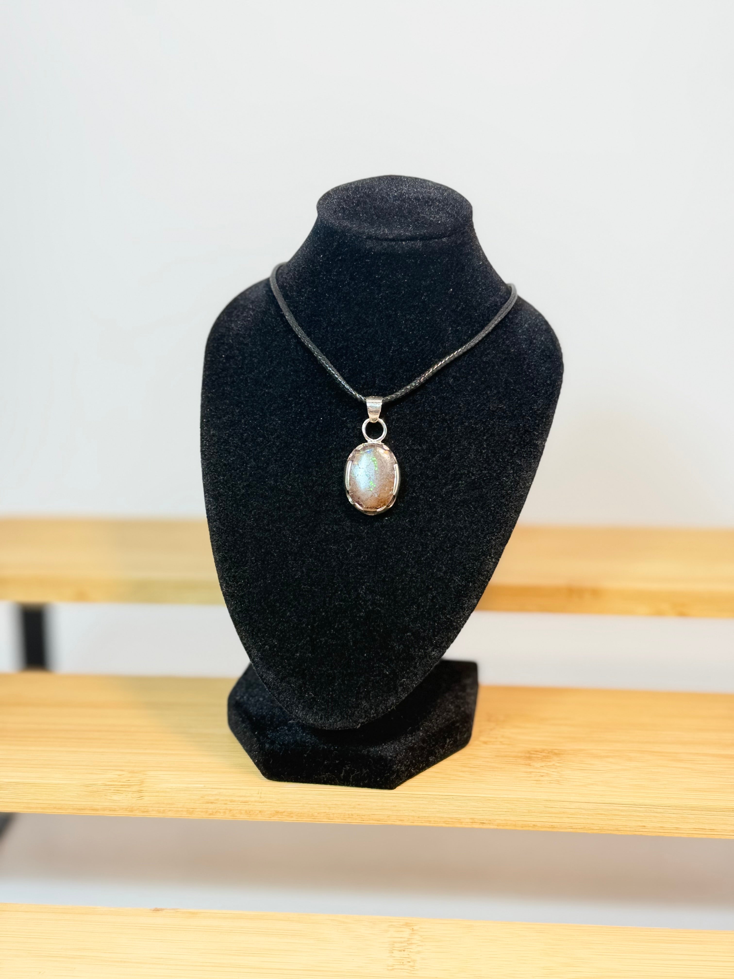 Colgante de ópalo Boulder en plata de ley 925 hecho artesanalmente