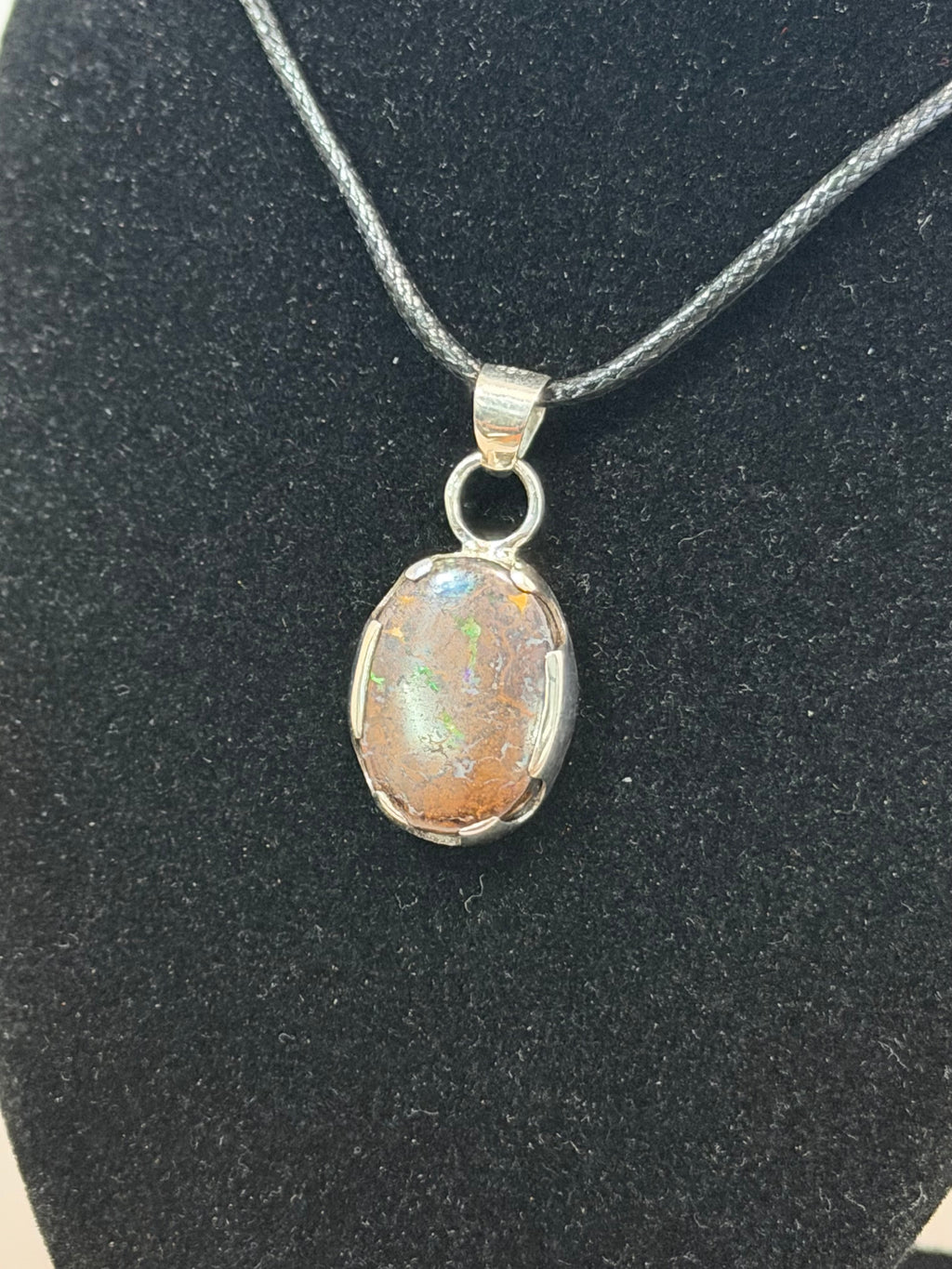 Colgante de ópalo Boulder en plata de ley 925 hecho artesanalmente