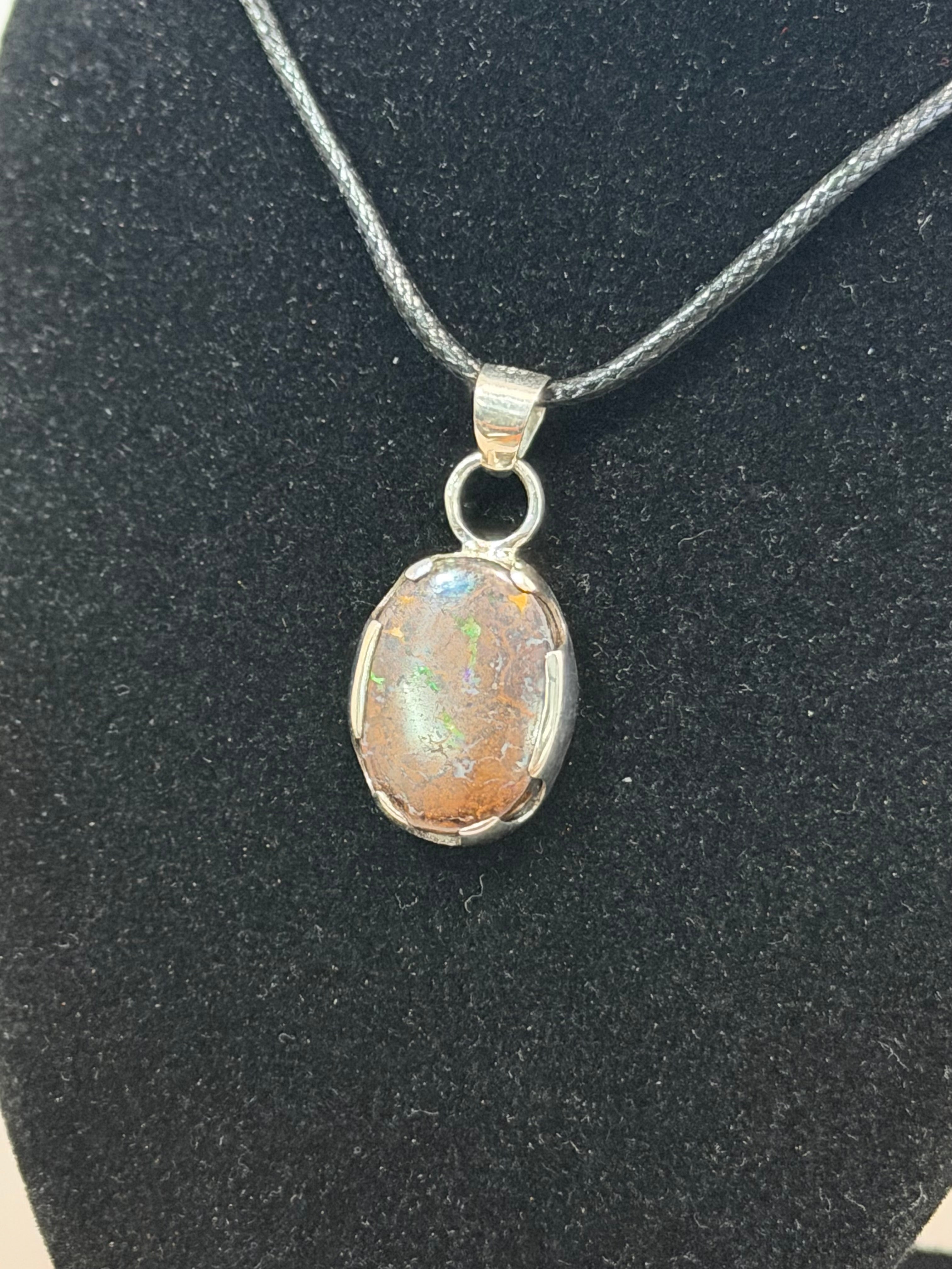 Colgante de ópalo Boulder en plata de ley 925 hecho artesanalmente