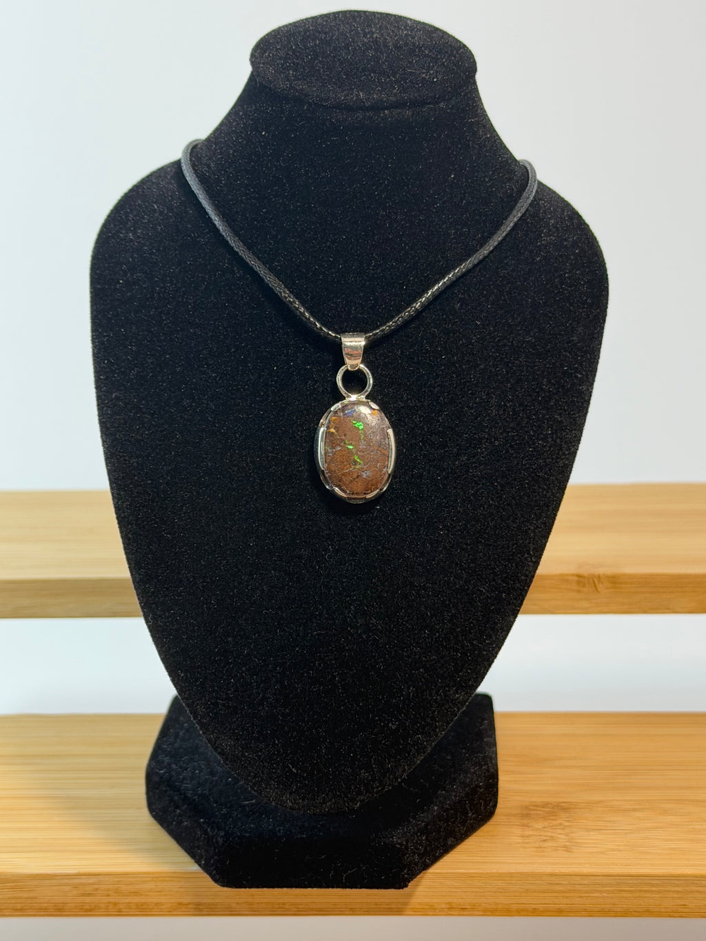 Colgante de ópalo Boulder en plata de ley 925 hecho artesanalmente