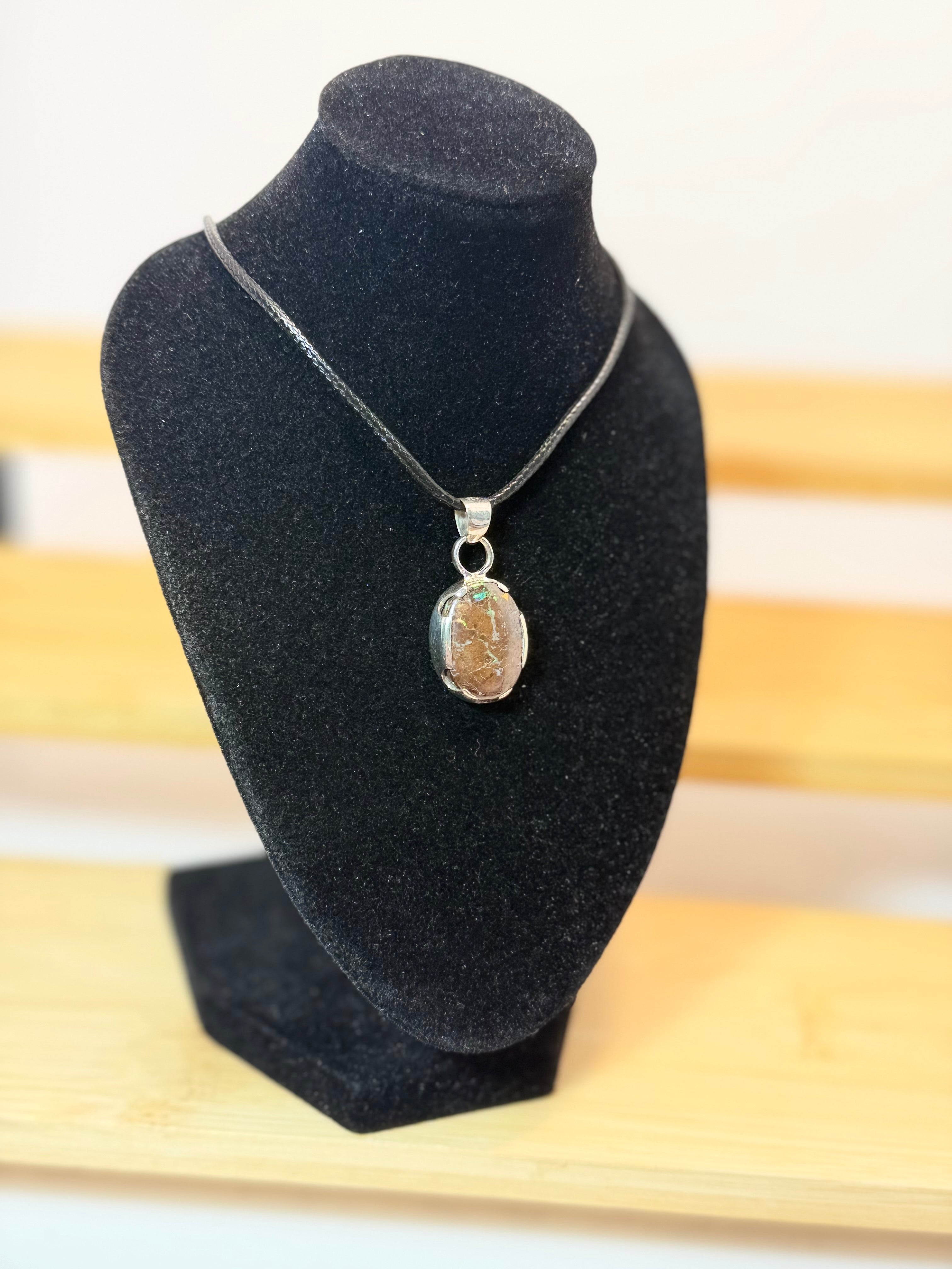 Colgante de ópalo Boulder en plata de ley 925 hecho artesanalmente